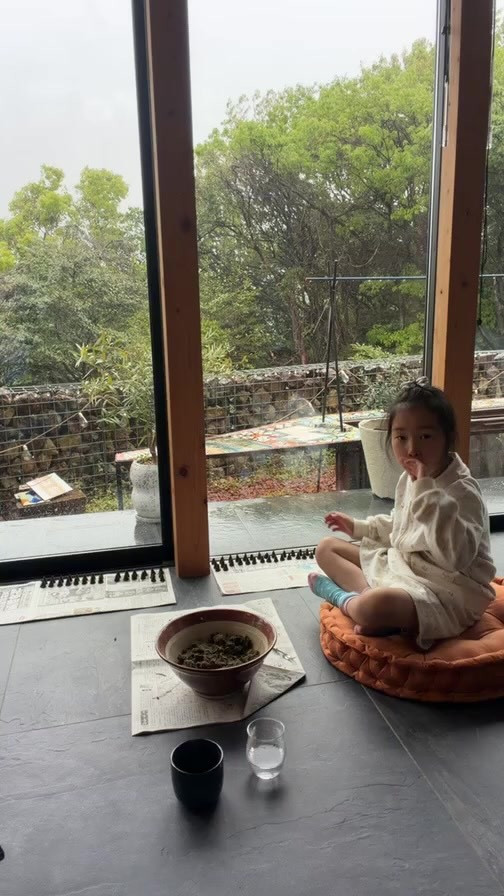 子供とよもぎ作り